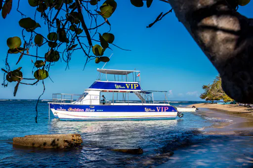 Paradise Island Private Catamaran Tour