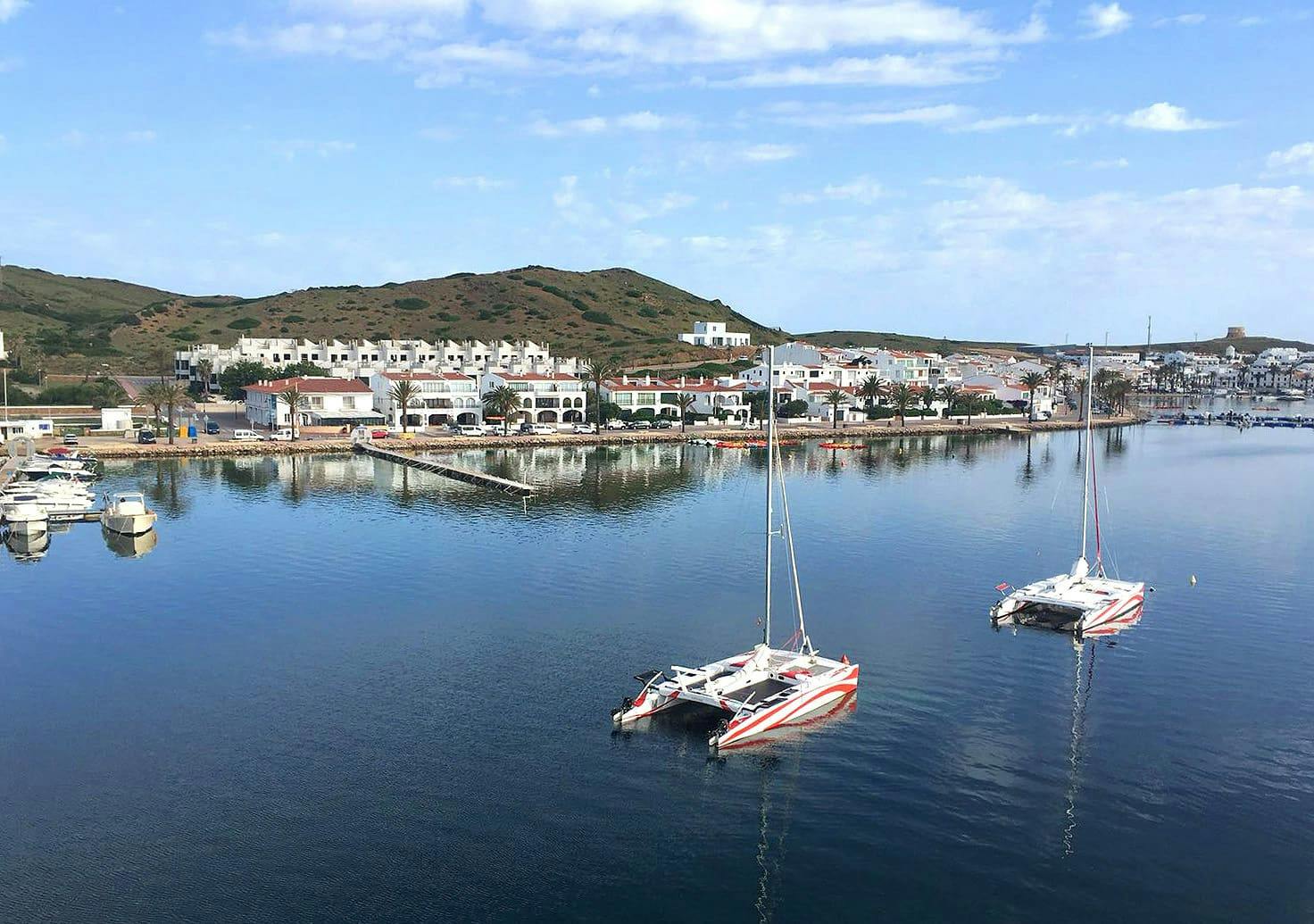 Croisière privée en catamaran au départ de Fornells