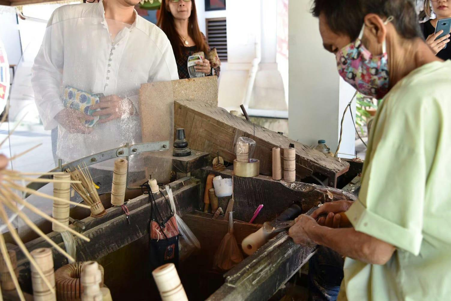 Private Sankampaeng and Bo Sang Handicraft Tour