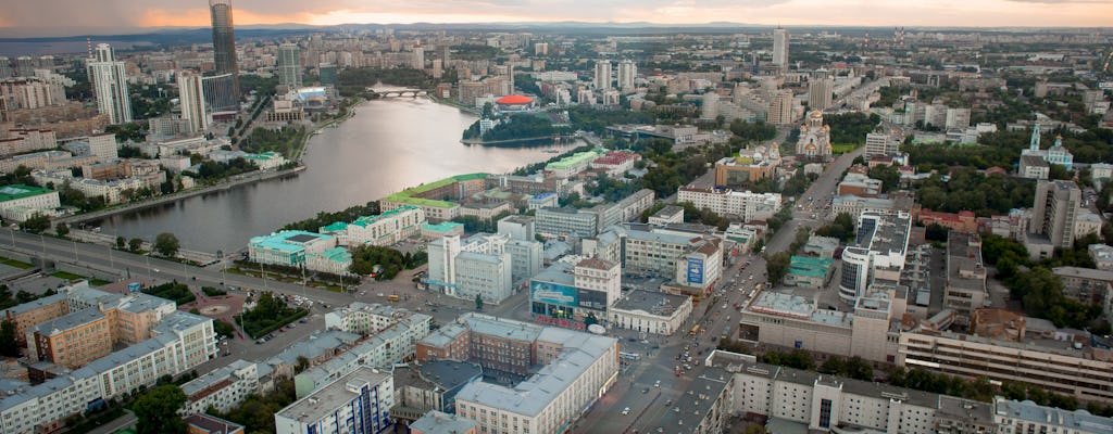 Pátios, portas, becos e histórias guiadas tour privado em Yekaterinburg