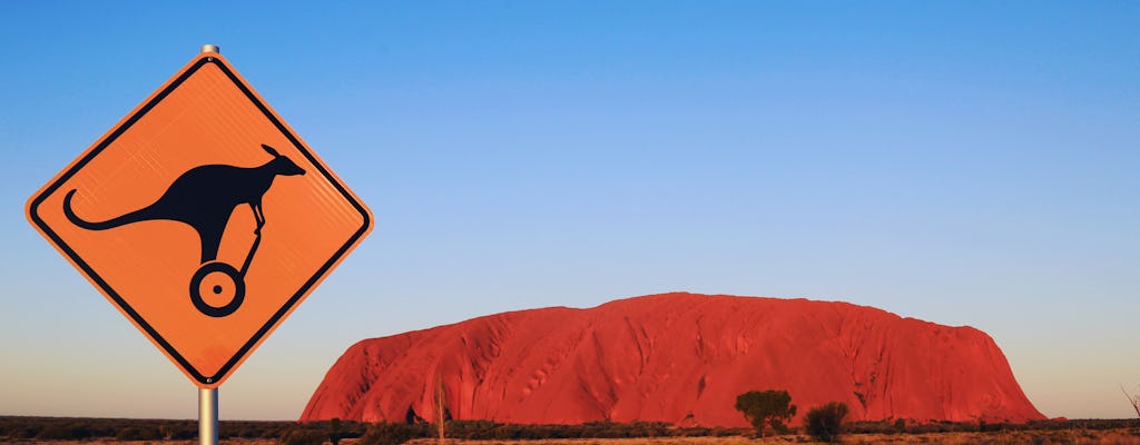 Quarter Uluru selbstbalancierender Roller und Sonnenuntergang