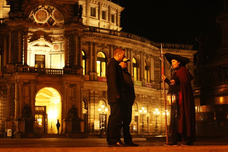 Guided night watchman walking tour in Dresden with nightcap