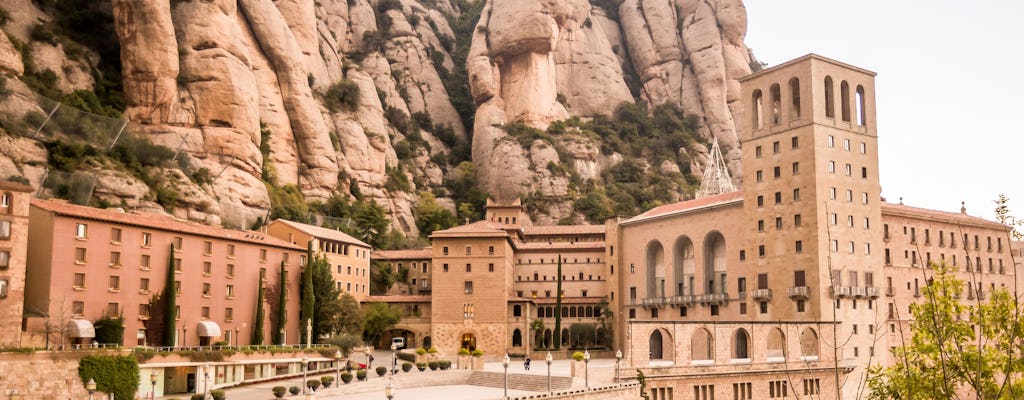 Rondleiding in Montserrat vanuit Barcelona met wijnproeverij en tandradtrein