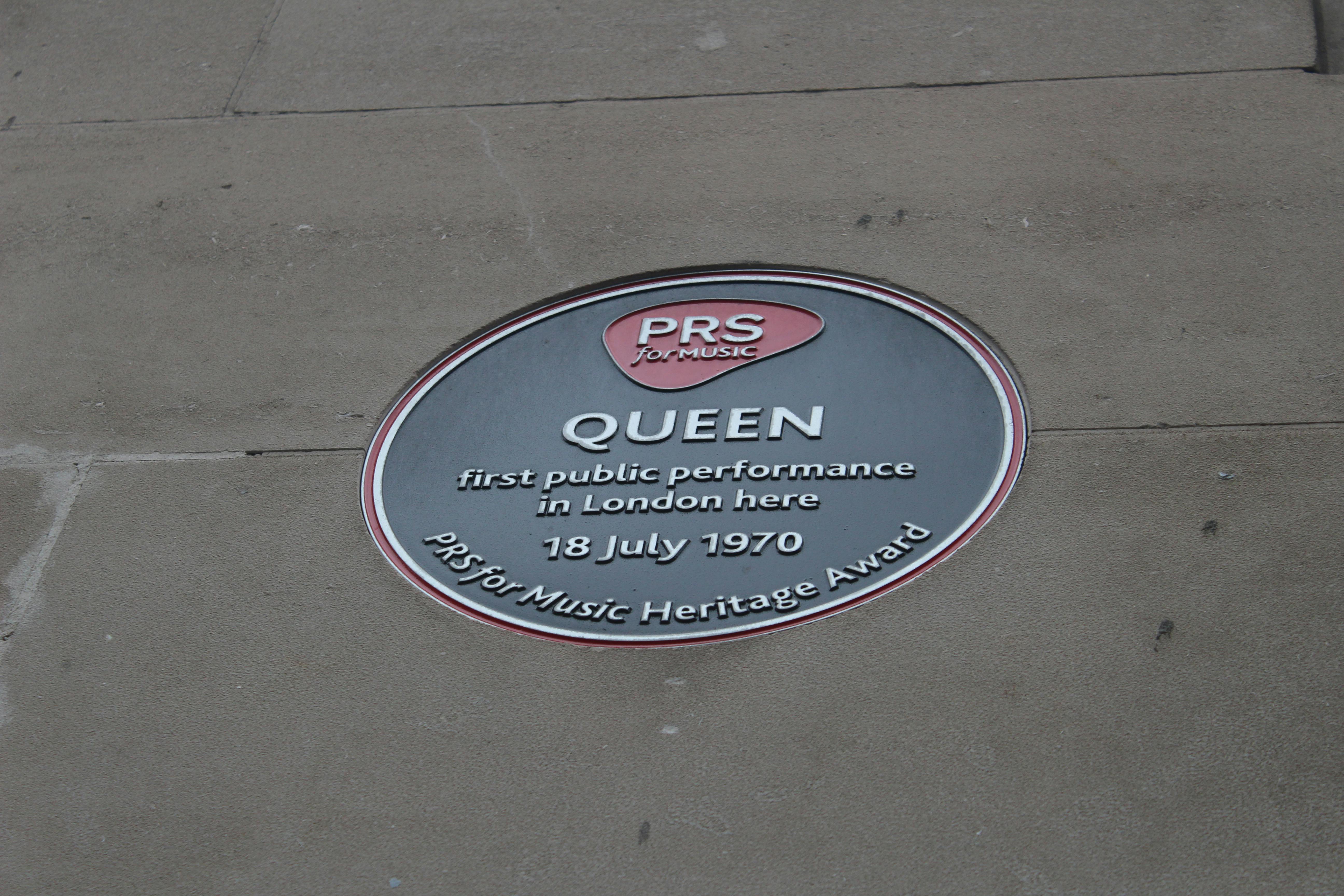 Queen walking tour London