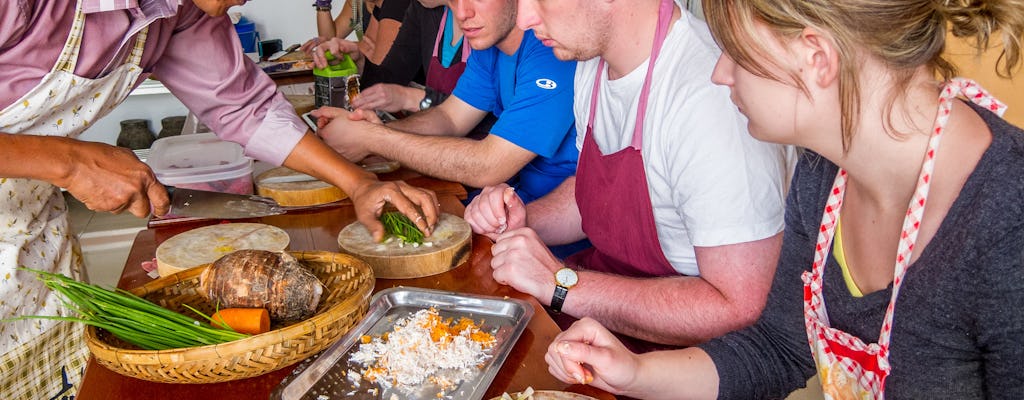 Aula de culinária matinal e excursão ao mercado em Siem Reap