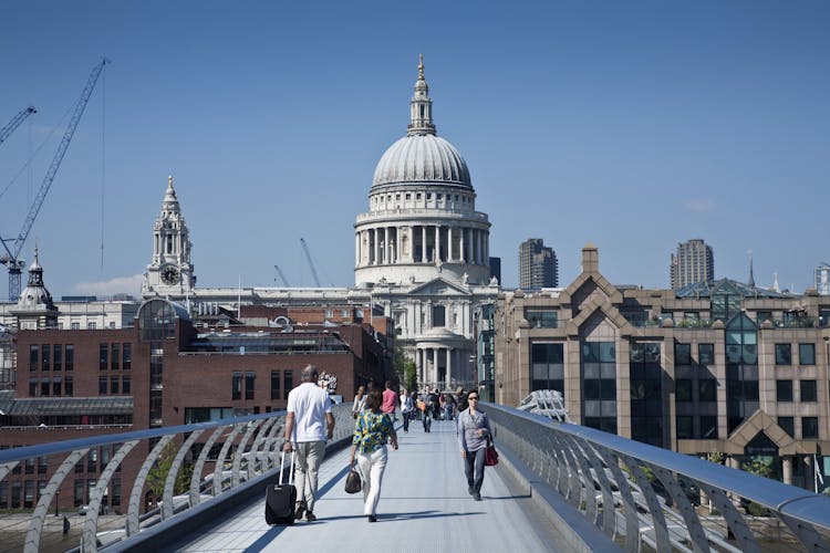 Millennium Bridge and Saint Paul's Cathedral in London.jpg