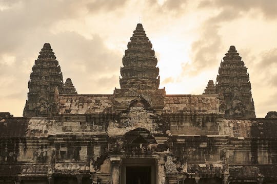 Höhepunkte von Angkor und private Ganztagestour bei Sonnenaufgang mit dem Tuk Tuk