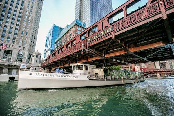 Cruzeiro com almoço arquitetônico no rio Odyssey Chicago