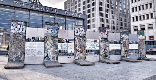 Tour a pé ao longo do Muro de Berlim desde o Checkpoint Charlie até o Portão de Brandemburgo