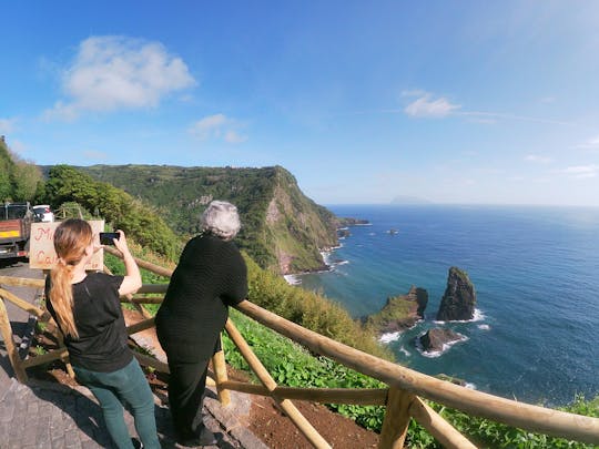 Visite des chutes de l'île de Flores en minibus