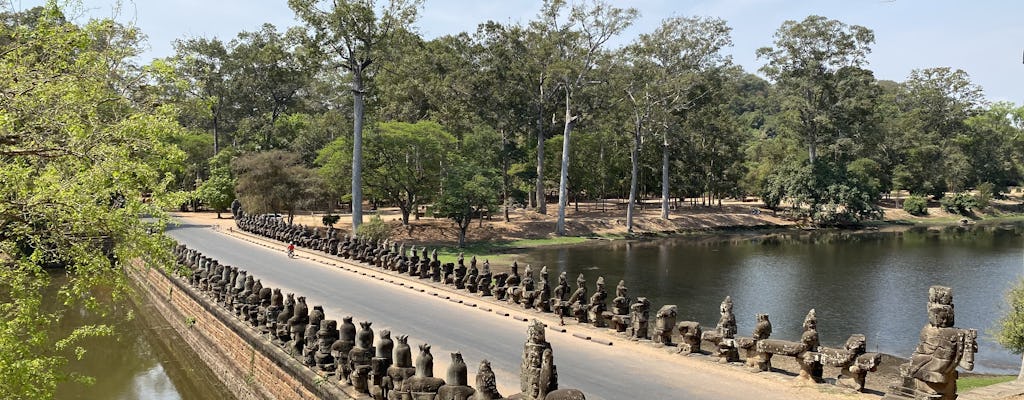Tour privato di mezza giornata del complesso dei templi di Angkor in bicicletta