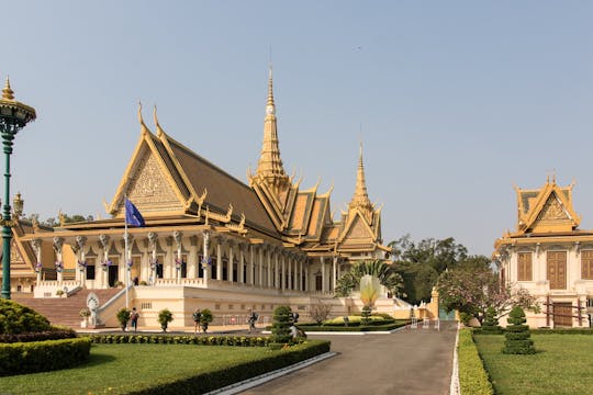 Visite privée d'une demi-journée du palais royal de Phnom Penh et du musée Toul Sleng