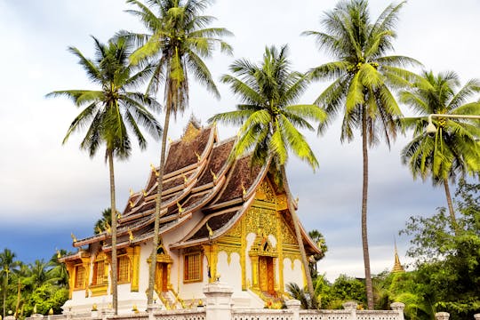 Half-day Luang prabang temples tour by bicycle