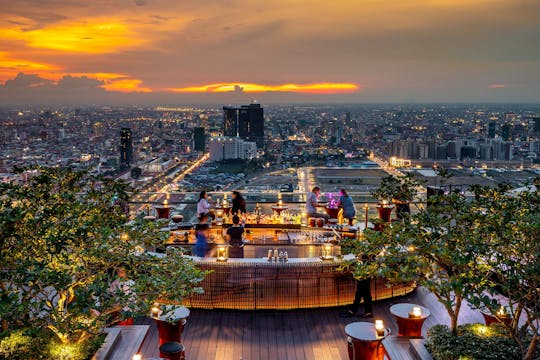 Tour privato dei cocktail serali di Phnom Penh