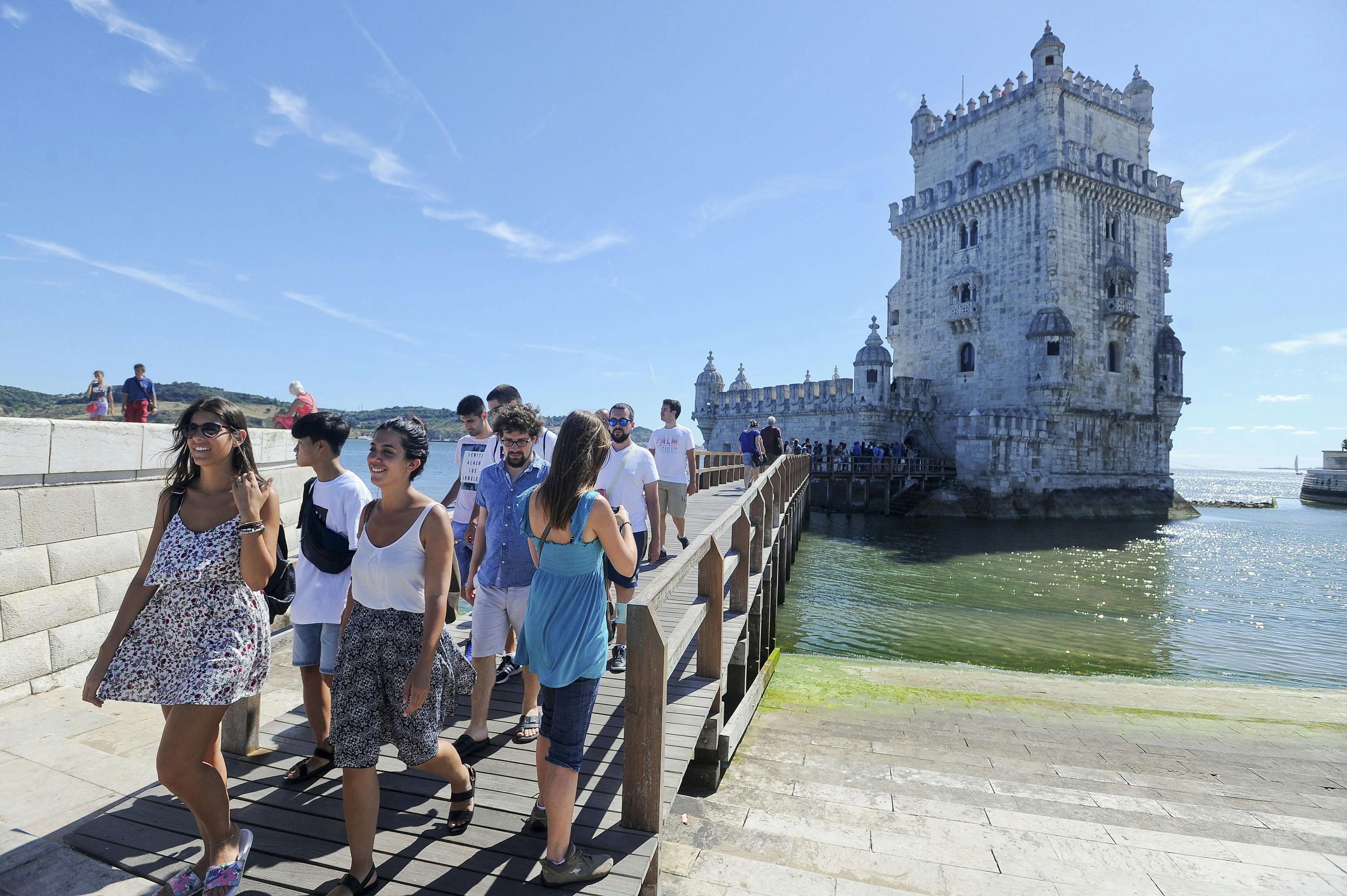 Tour della città di Lisbona di un'intera giornata con attraversamento del fiume in traghetto