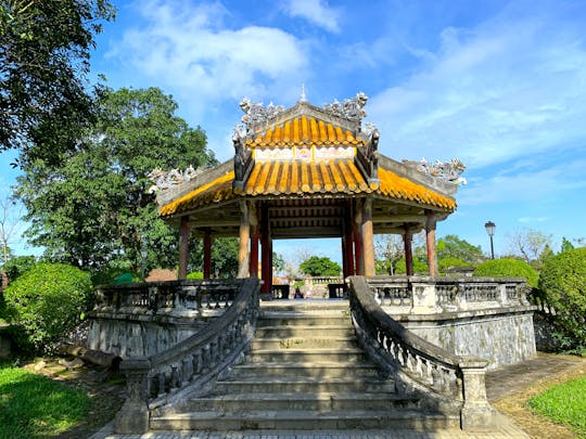Tour privado pela cidade de Hue e aldeias de artesanato