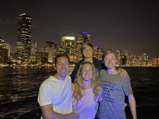 Experiencia de crucero nocturno privado en Miami