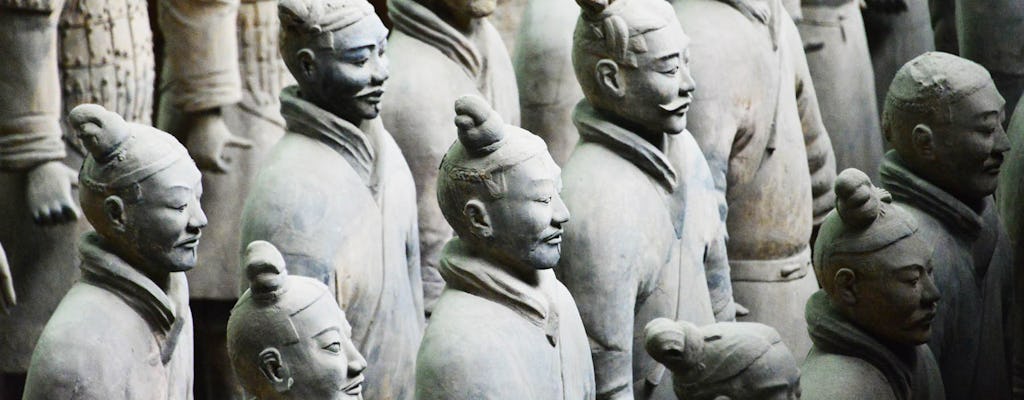 Terracotta Warriors y Tang Dynasty Show Tour en grupos pequeños de Xi'an Iconic Insiders con un guía local