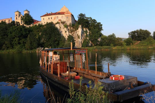 Crucero histórico en barco de madera por el río Vístula en Cracovia