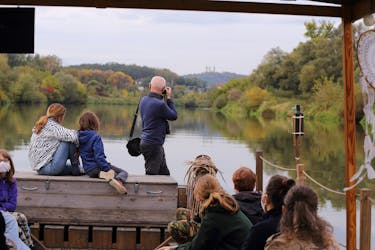 Dans la nature – croisière historique en bateau en bois dans la jungle de Cracovie