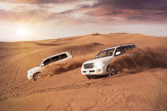 Safari en 4x4 por el desierto de Dubái con actividades y cena BBQ