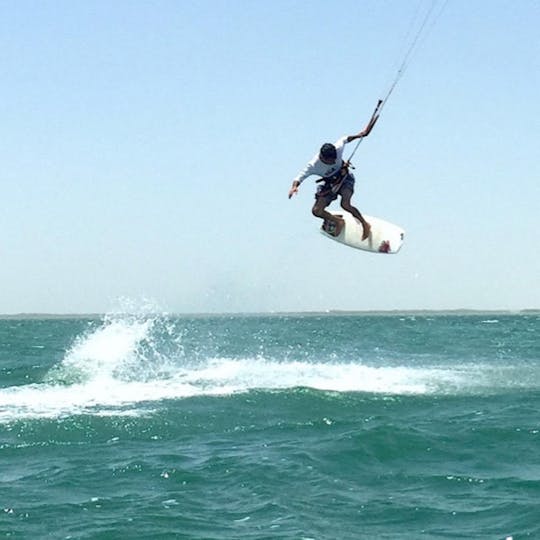 Discover kitesurfing from Abu Dhabi