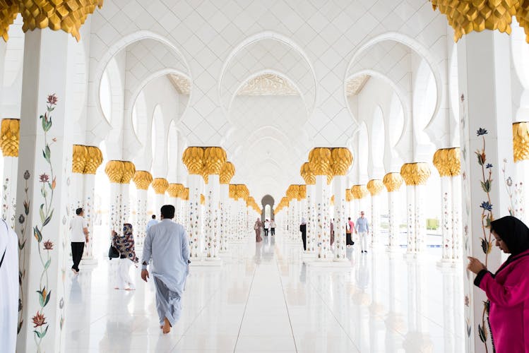 Abu Dhabi Mosque and Warner Bros tour from Dubai