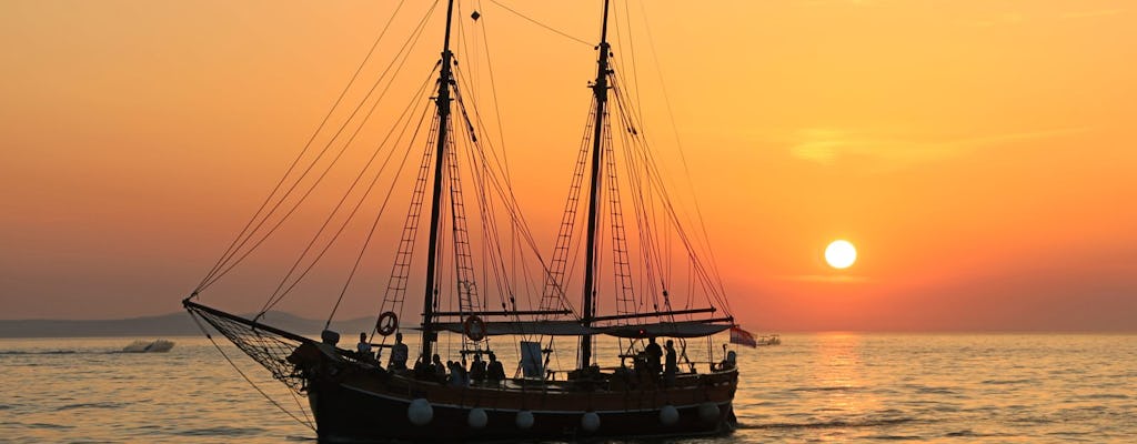 Dau-Kreuzfahrt bei Sonnenuntergang in Maskat