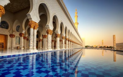 Moskee van Abu Dhabi en Louvre Museum met lunch vanuit Dubai