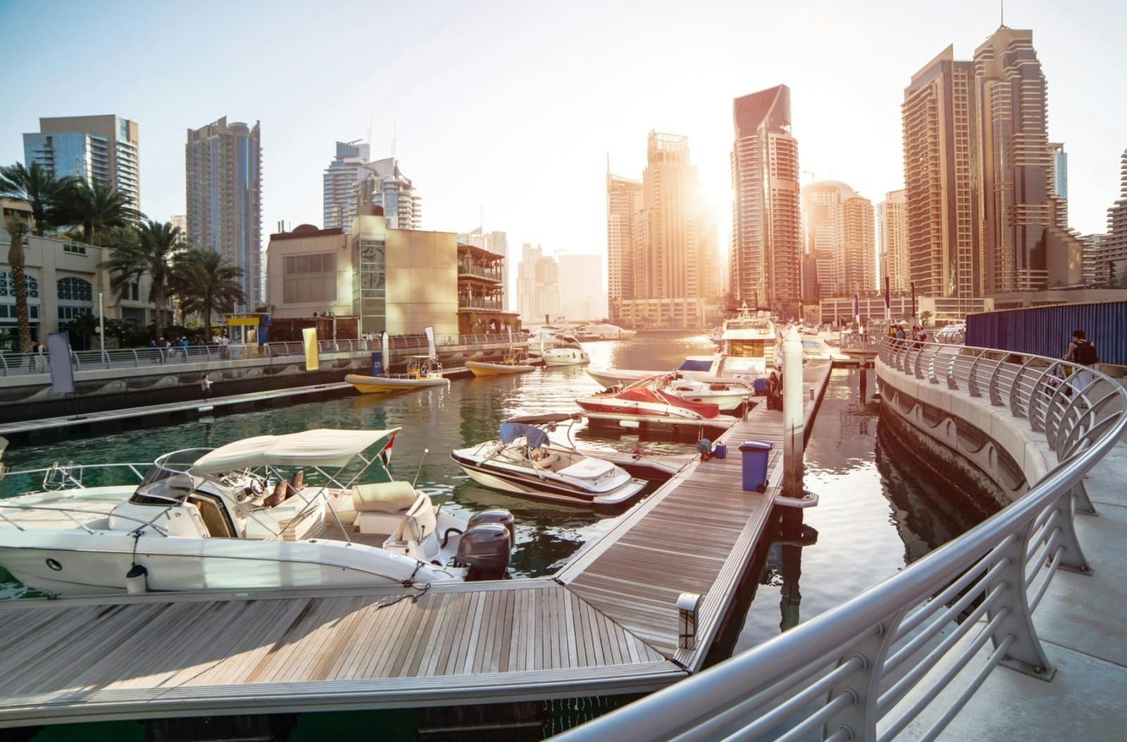 Moderne Stadtrundfahrt durch Dubai