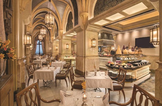 Private Abu Dhabi tour and dinner in the Emirates Palace