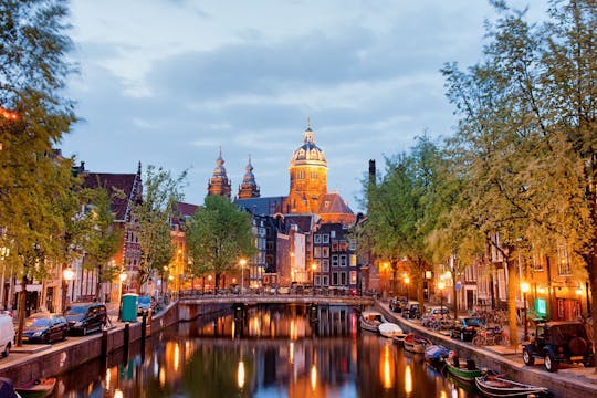Wycieczka piesza z audioprzewodnikiem w aplikacji mobilnej po Dzielnicy Czerwonych Latarni w Amsterdamie
