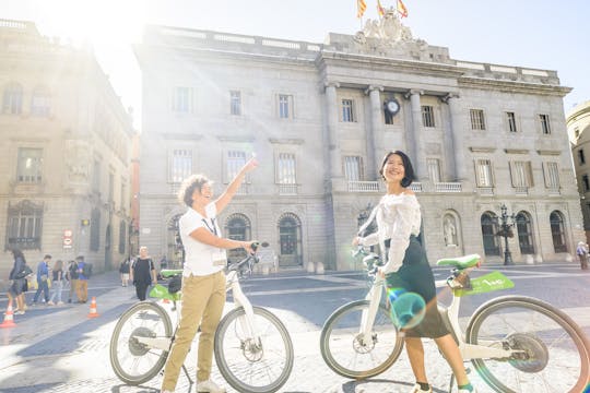 360º por Barcelona com bicicleta elétrica, bilhete para teleférico de Montjuic e viagem de barco