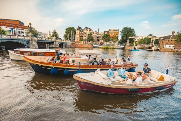 Paseo en barco por lugares históricos y encantadores de Ámsterdam