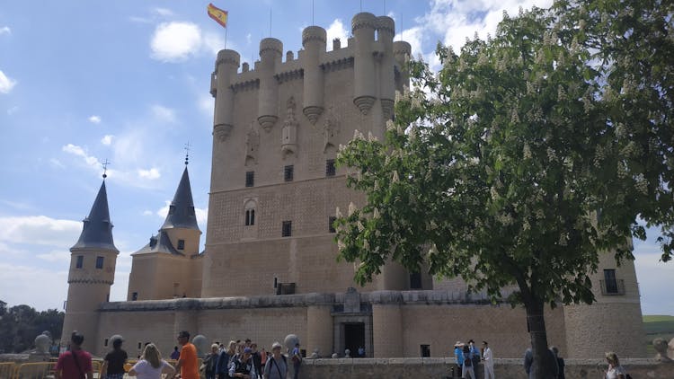 Tour to Majestic Segovia with walking tour