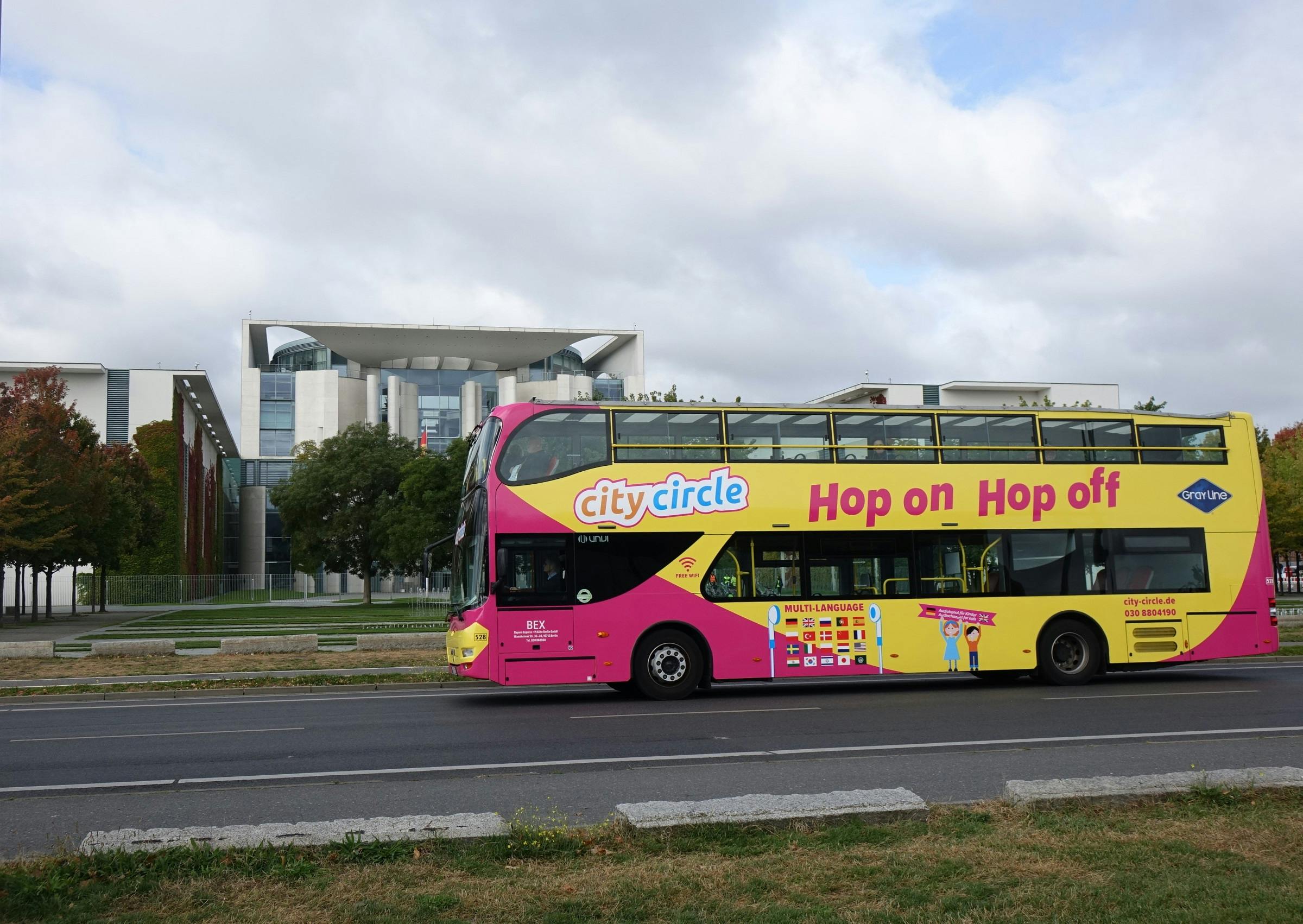 Hop-on hop-off city tour and Spree boat tour combo ticket for 24,48 or 72 hours
