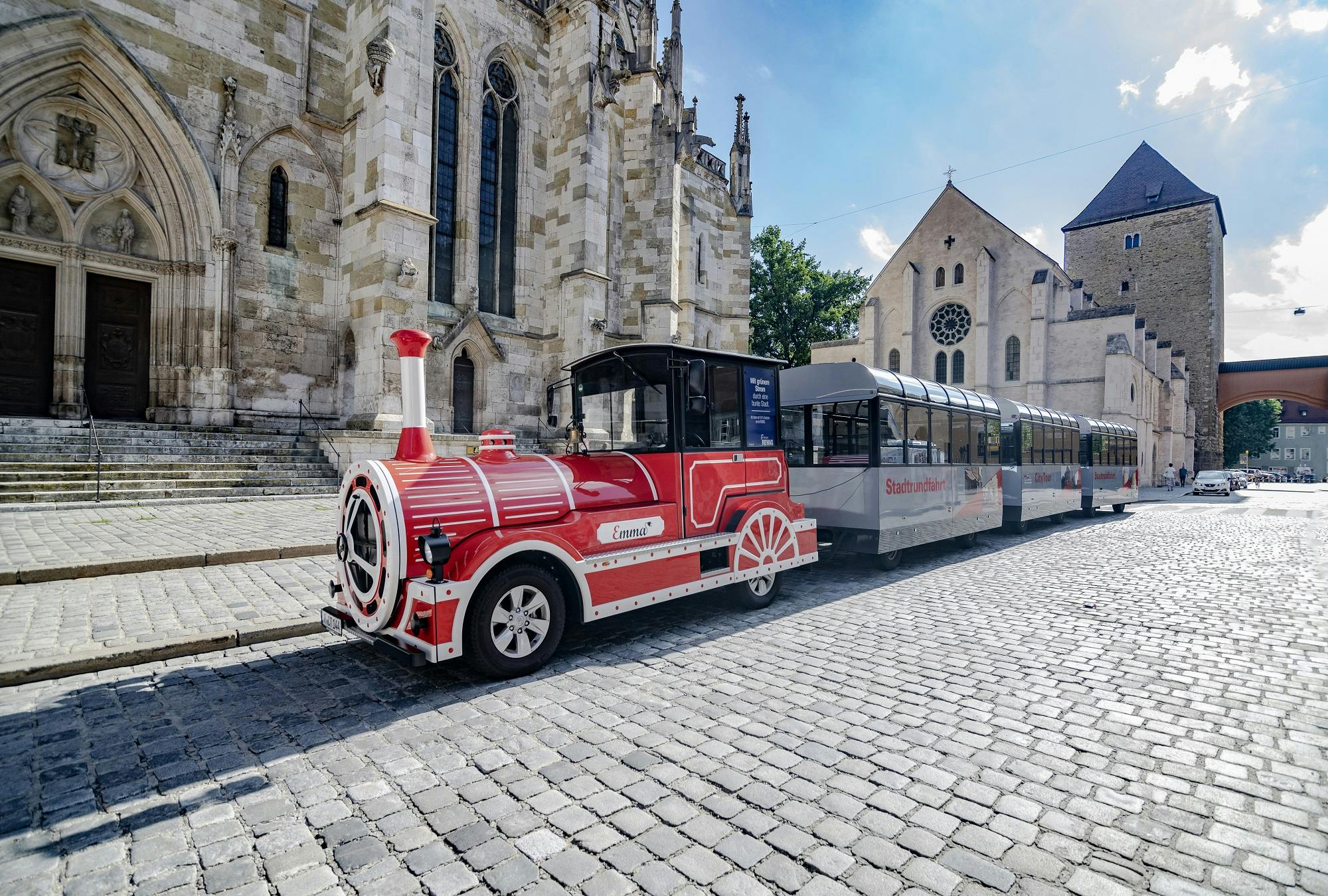 Visite de la ville de Ratisbonne avec le Bimmelbahn au départ de la place de la cathédrale