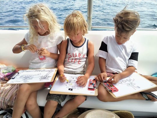 Paseo en barco en familia por Ibiza