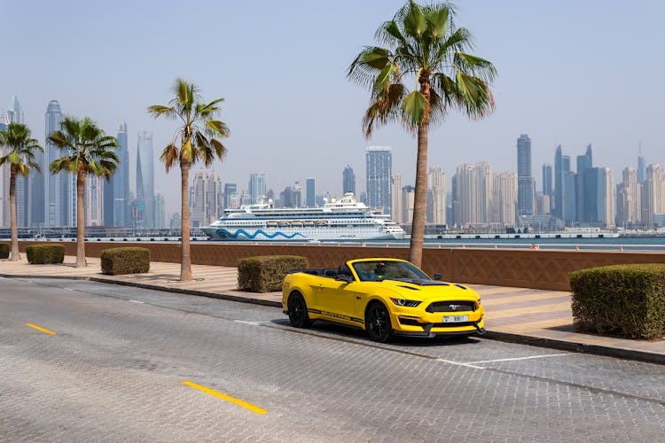 Dubai 3-hour private city tour in a convertible
