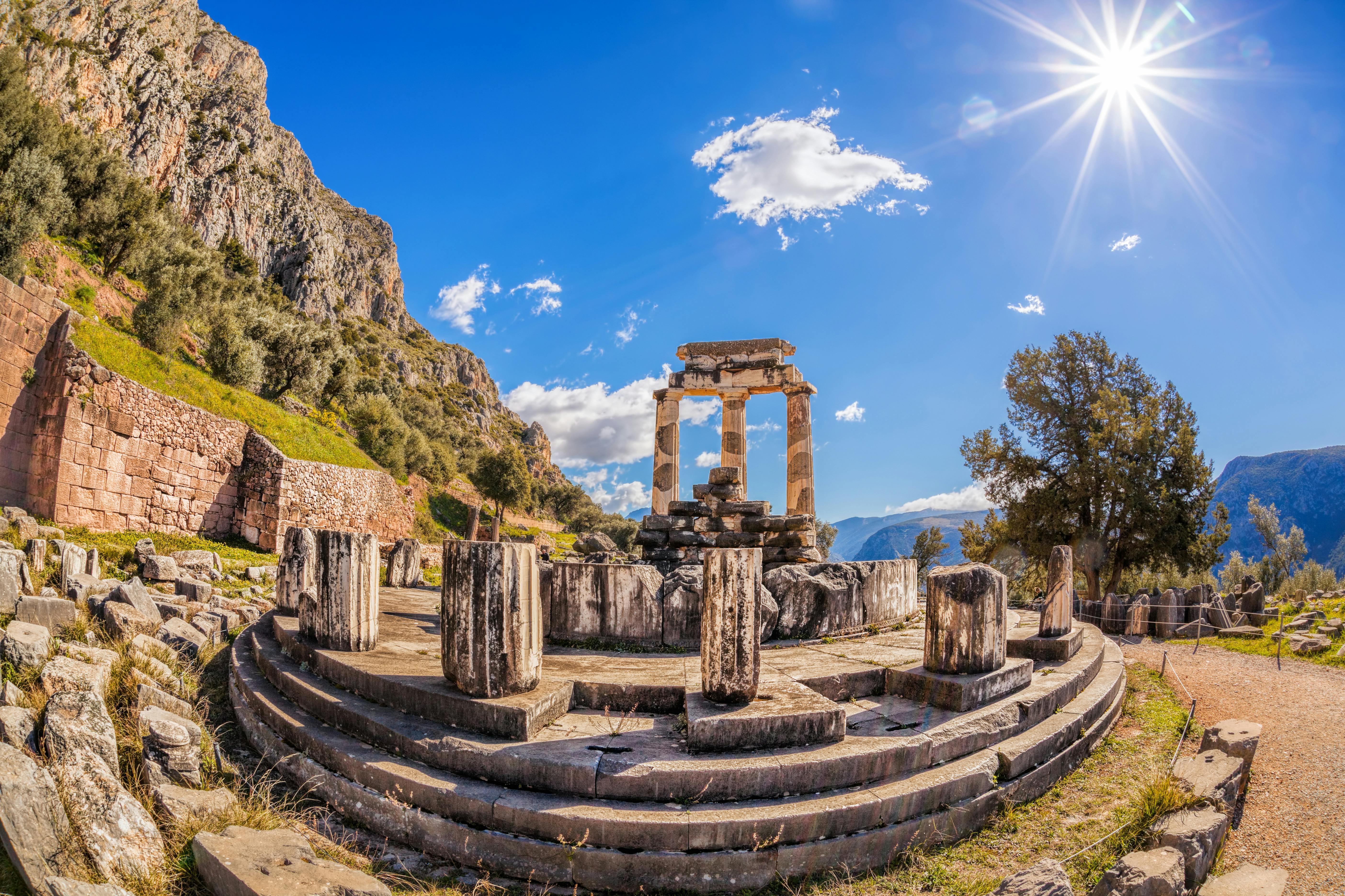 Sítio arqueológico Delphi com realidade virtual de Atenas