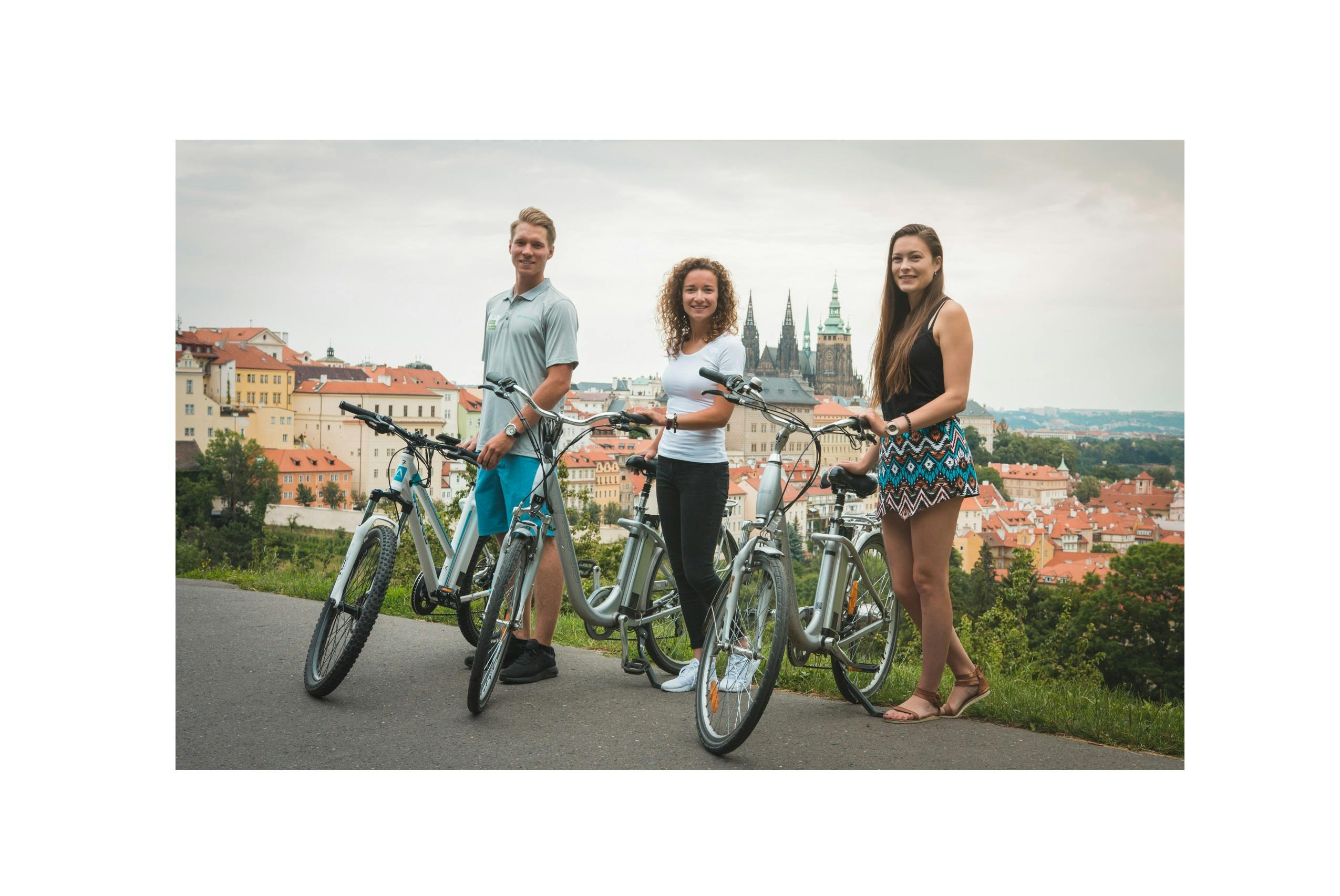 Prywatny e-rower Praga podkreśla wycieczkę z odbiorem