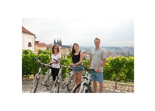 Visite des points forts en vélo électrique en petit groupe à Prague