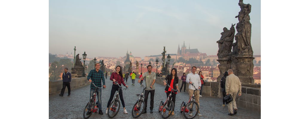 Recorrido de puntos de vista en scooter eléctrico para grupos pequeños con recogida en Praga