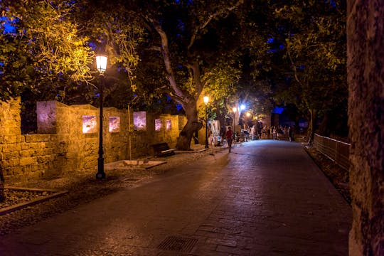 Traslado nocturno a la ciudad de Rodas