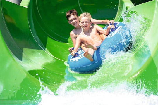 Vattenparken Aphrodite med transport