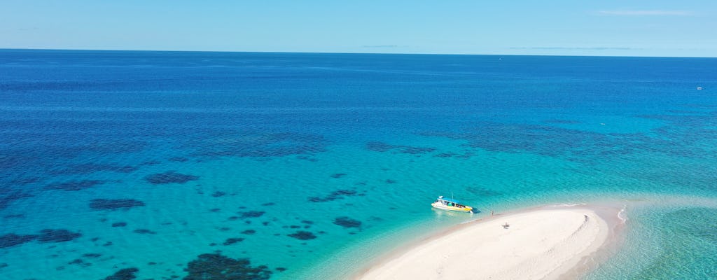 Great Barrier Reef tour and Whitsundays Islands tour package