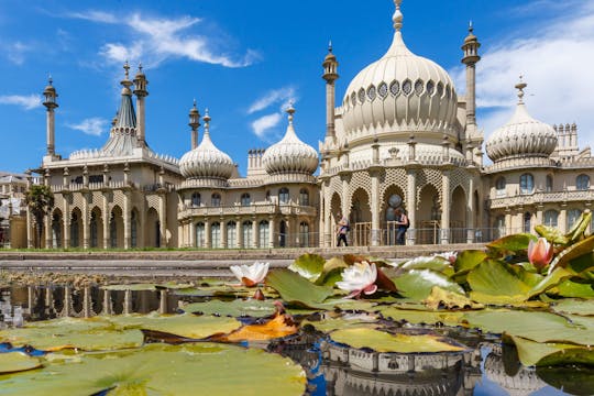 Romantic guided walking tour in Brighton