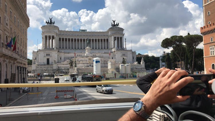 Rome Open Bus Tour hop on hop off plus gifts for children