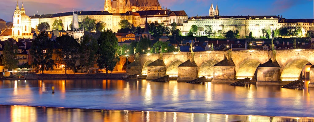 Crociera sul fiume Moldava con cena e musica a Praga