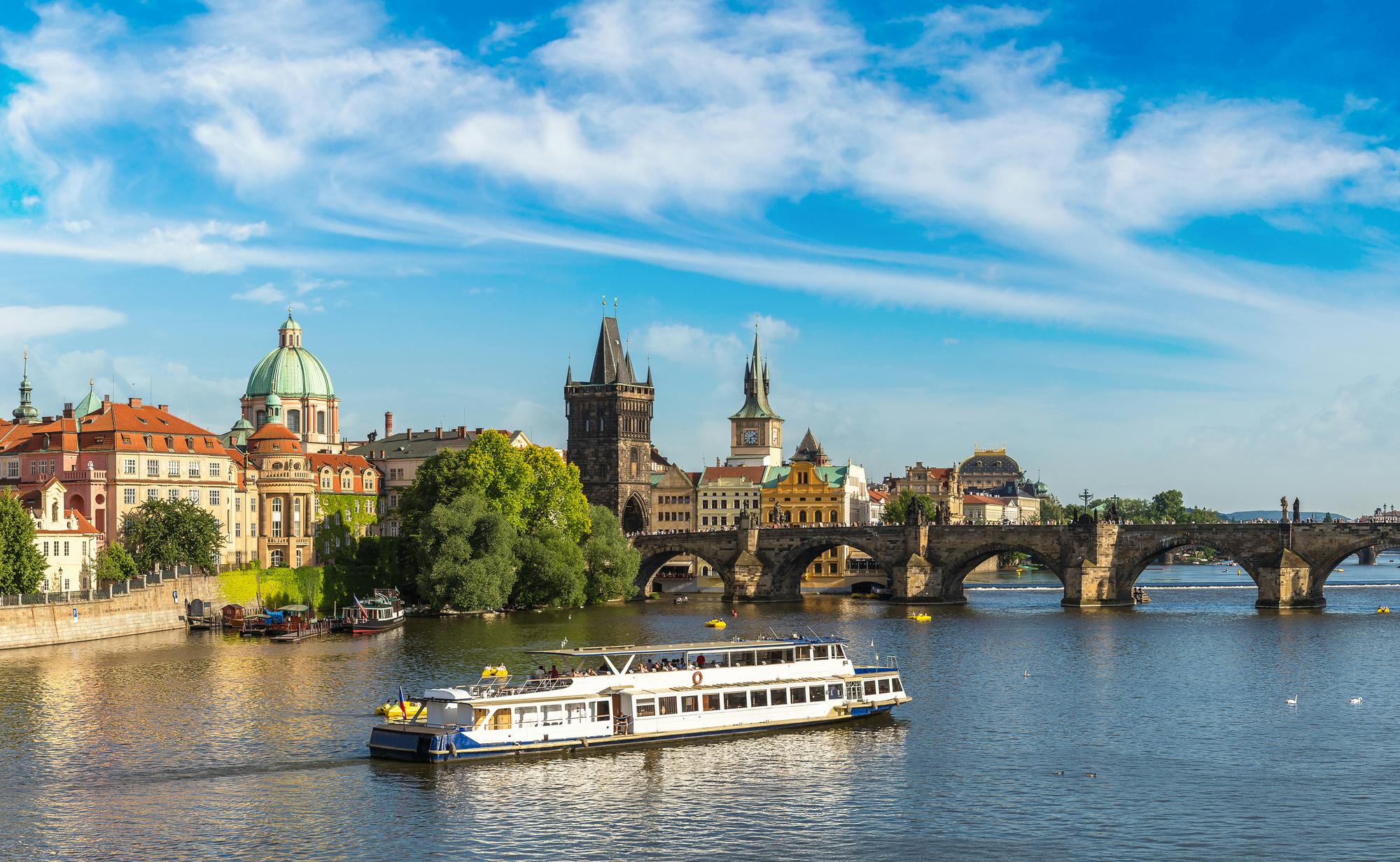 Cruise on the Vltava River with refreshments Musement